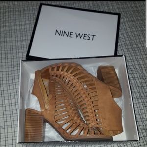 Nine West Tan Hangtuff